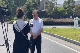 云开·全站集团副总裁李辉华接受记者采访 ，尽云开·全站之责，确保九江市的稳保供工作